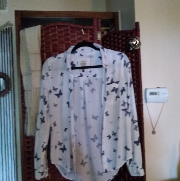 Button-up blouse - Picture 3 of 3